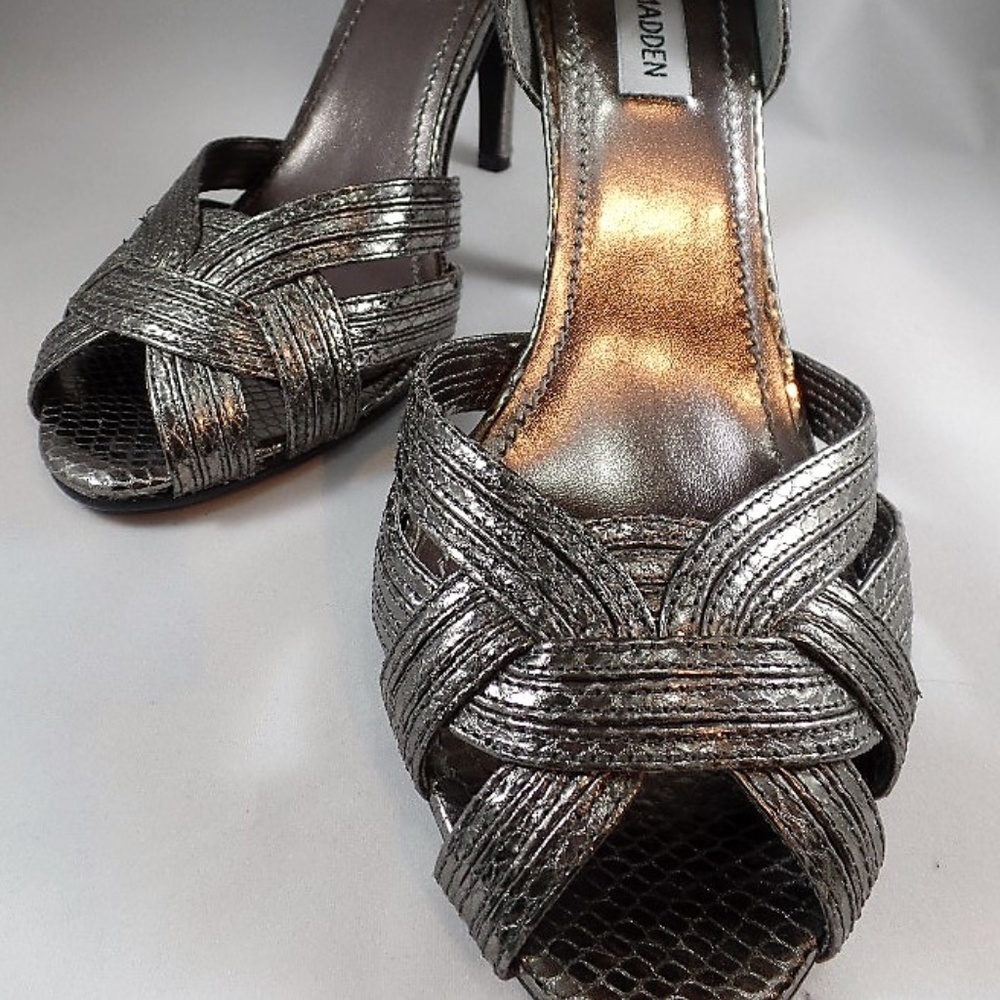 Steve Madden Treason design pewter heels